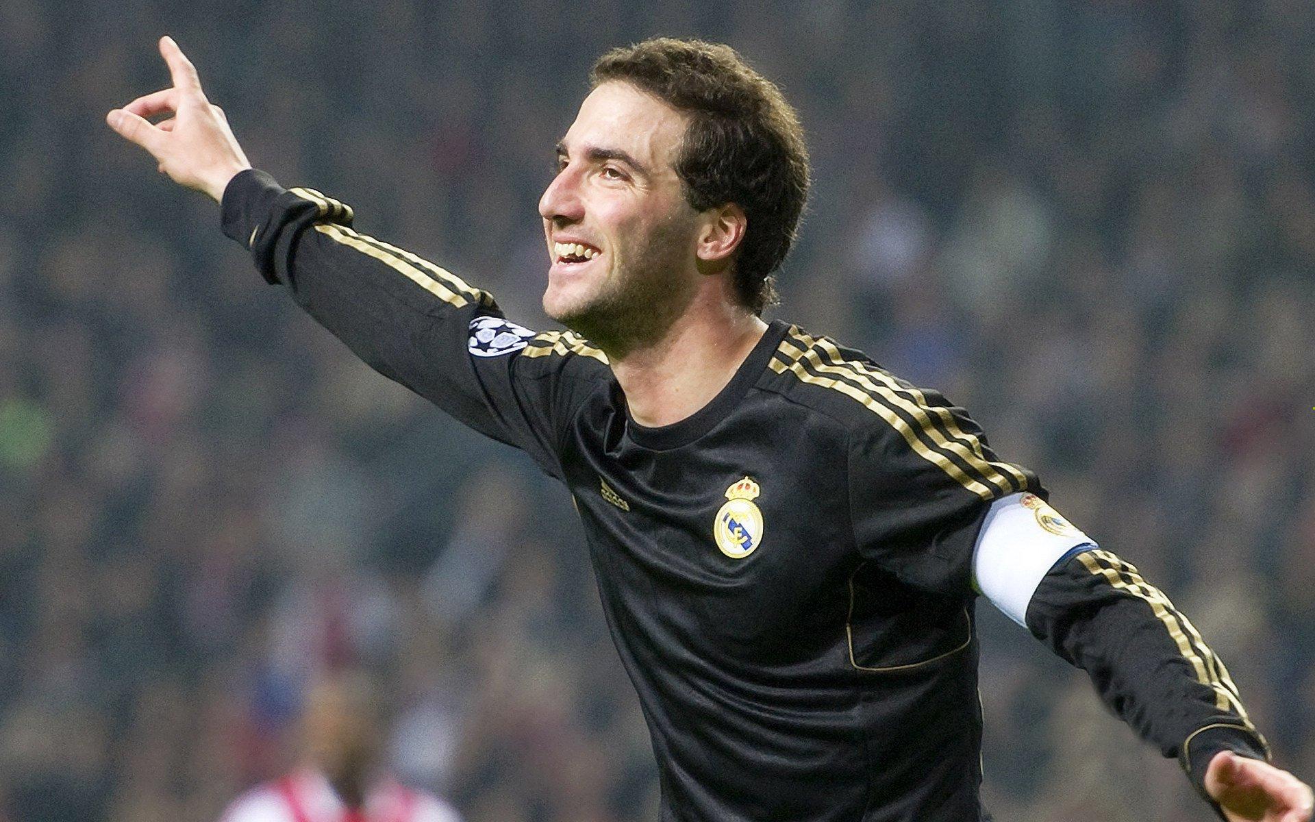 F1大奖赛西班牙站，维斯塔潘强势夺冠，汉密尔顿策略失误憾失领奖台