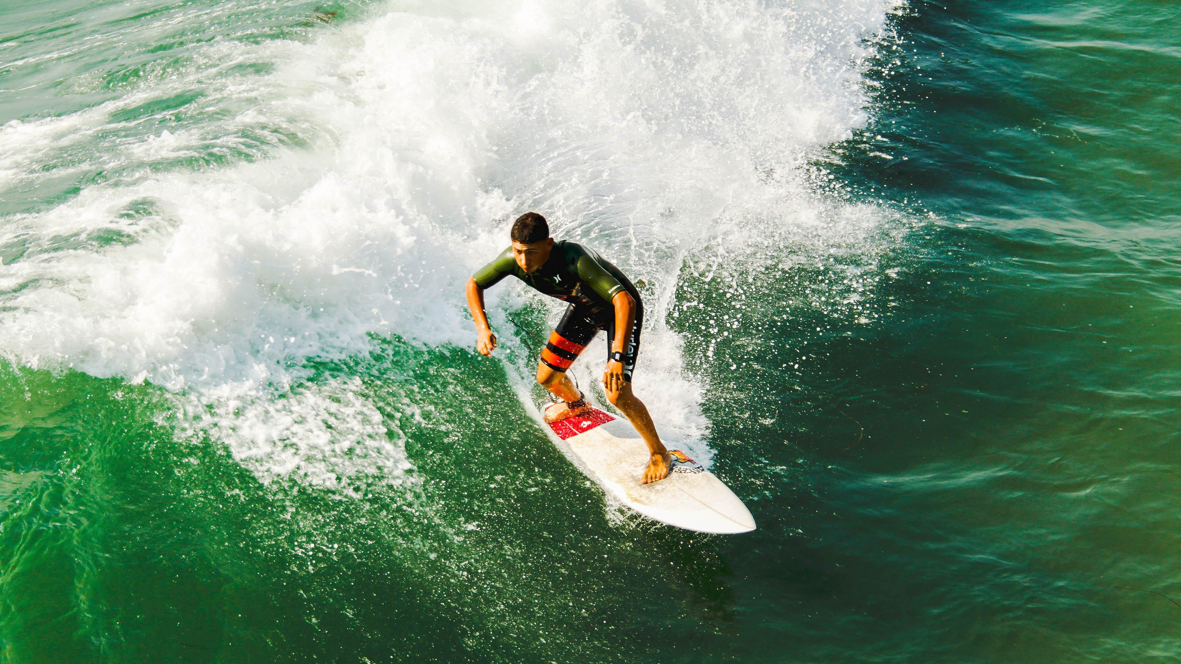 传奇之夜！游泳世锦赛诞生三项新世界纪录，天才小将横空出世